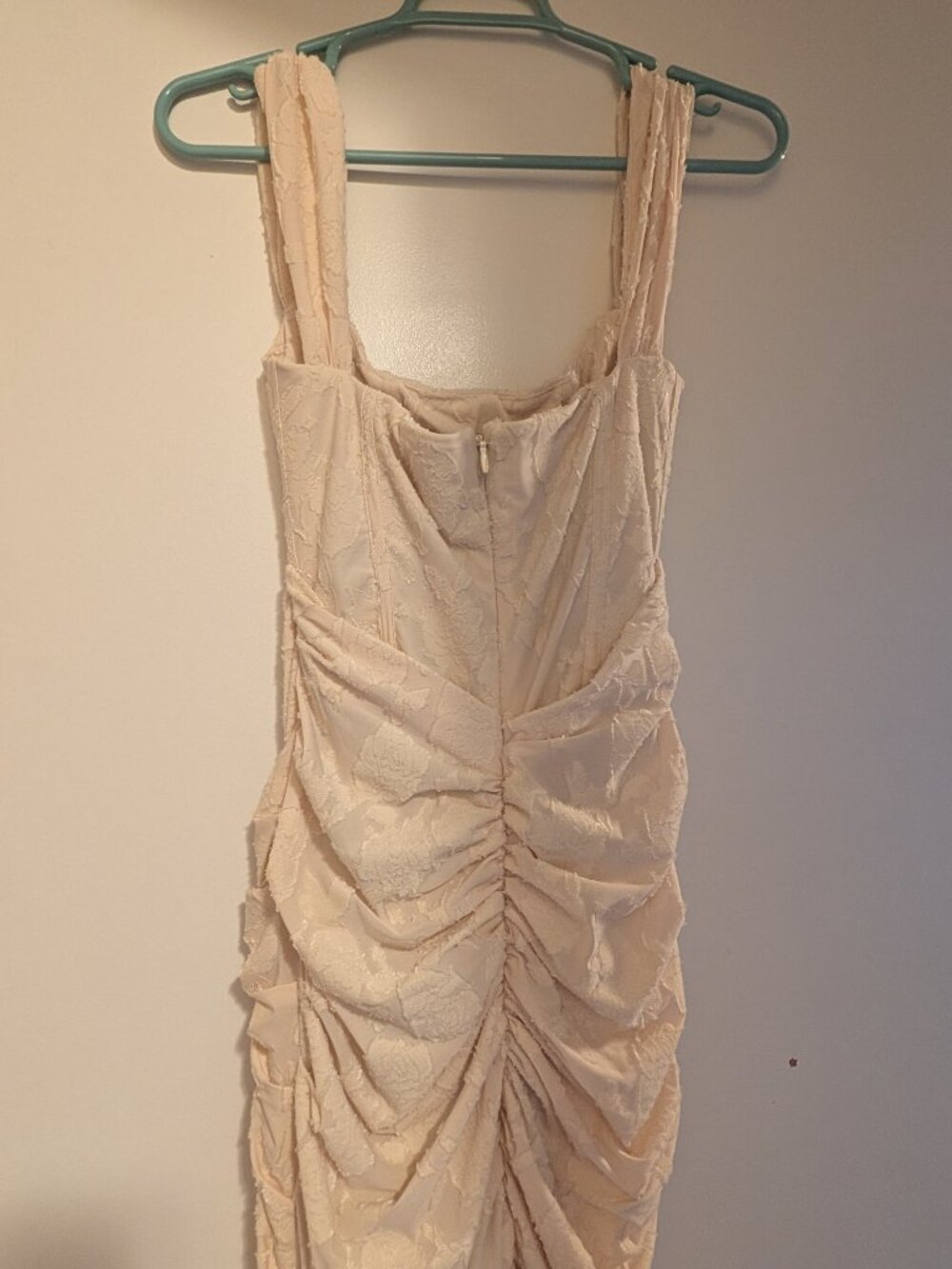 House of CB London Cesca Cream Textured Lace Dress - Picture 4 of 9